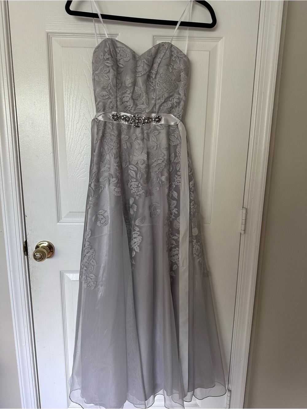 Elegant Silver Lace A-Line Evening Dress with Crystal Belt